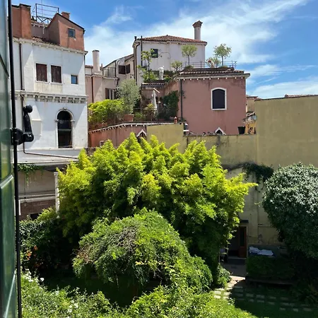 Casa Sulla Laguna Castello بيت ضيافة البندقية