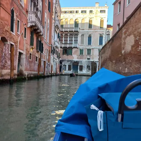 Casa Sulla Laguna Castello