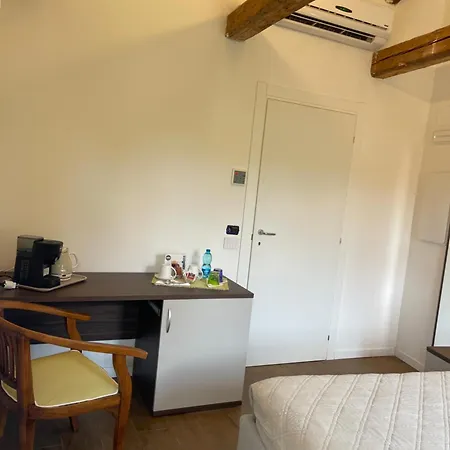 Casa Sulla Laguna Castello ゲストハウス 3*