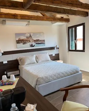 Casa Sulla Laguna Castello ゲストハウス 3*