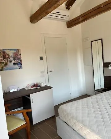 Casa Sulla Laguna Castello Гостевой дом 3*