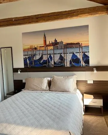 ゲストハウス Casa Sulla Laguna Castello 3*