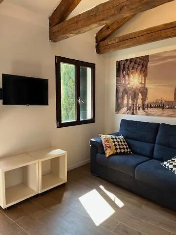 Casa Sulla Laguna Castello 게스트하우스