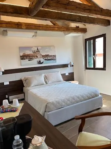 Casa Sulla Laguna Castello 게스트하우스 3*