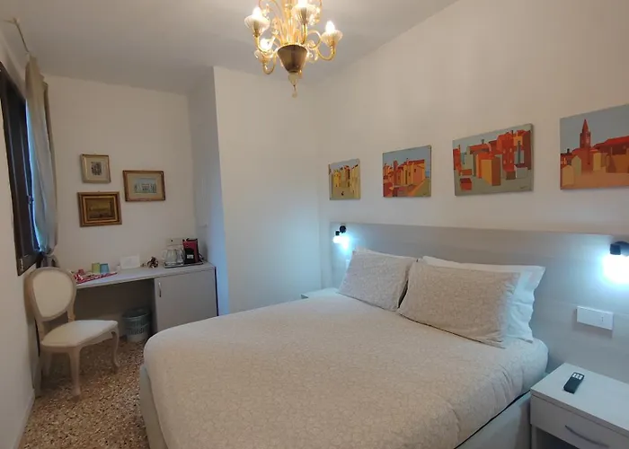 Casa Sulla Laguna Castello Pensión 3*