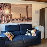 Casa Sulla Laguna Castello בית הארחה 3*