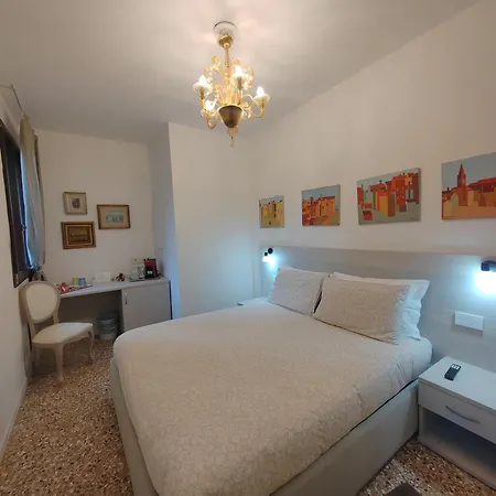 Casa Sulla Laguna Castello Affittacamere 3*