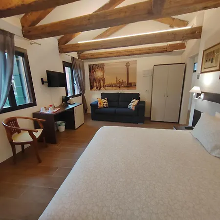 Casa Sulla Laguna Castello Affittacamere