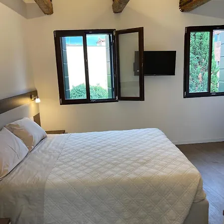 Casa Sulla Laguna Castello בית הארחה