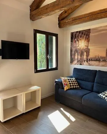 Casa Sulla Laguna Castello בית הארחה