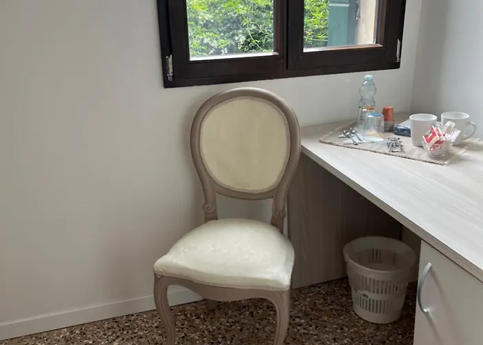 Casa Sulla Laguna Castello بيت ضيافة 3*